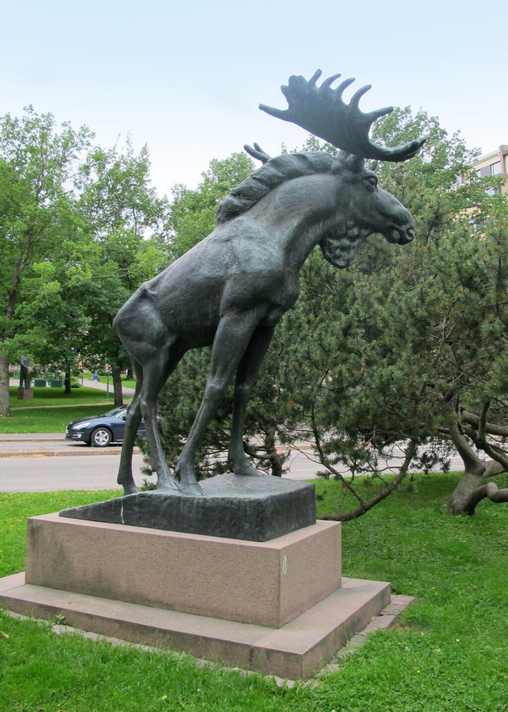 Bronze sculpture depicting an elk.