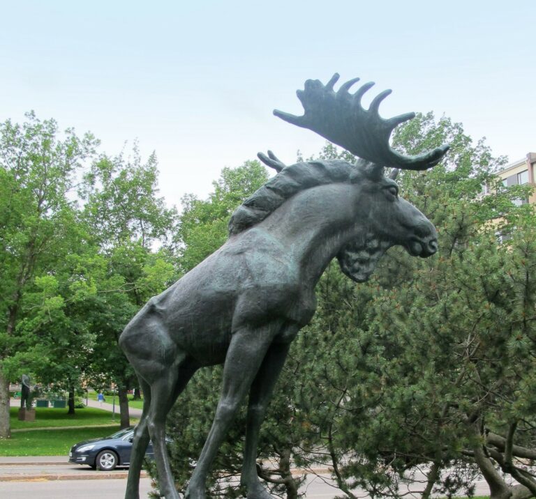 Bronze sculpture depicting an elk.