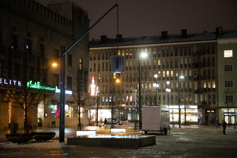 A sculpture placed on the square that resembles a traditional cesspool.